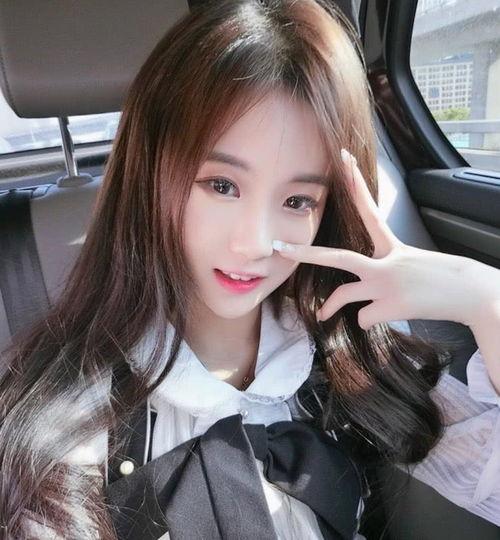 女主在快手当网红小说,直播界的璀璨星辰