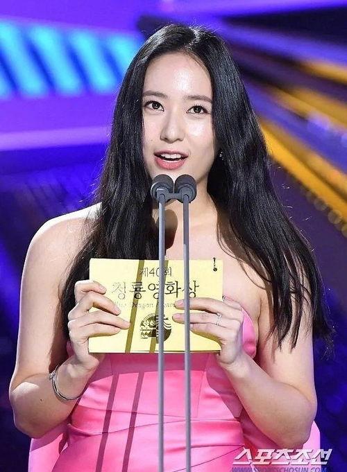 新浪娱乐郑秀晶,揭秘女神背后的故事