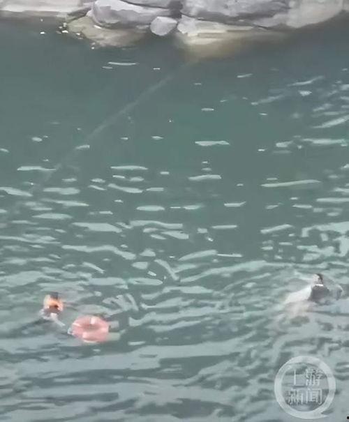 落水照片,落水瞬间，定格生死瞬间